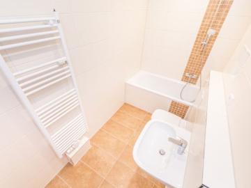 Haus for rent in Yorckgebiet - Balkon, Parkplatz