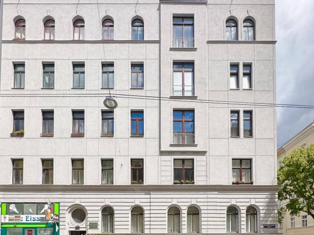 Altbauwohnung in Toplage inklusive Innenhof zu verkaufen Provisionsfrei