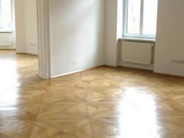 Altbau 3 Zimmerwohnung WG geeignet!