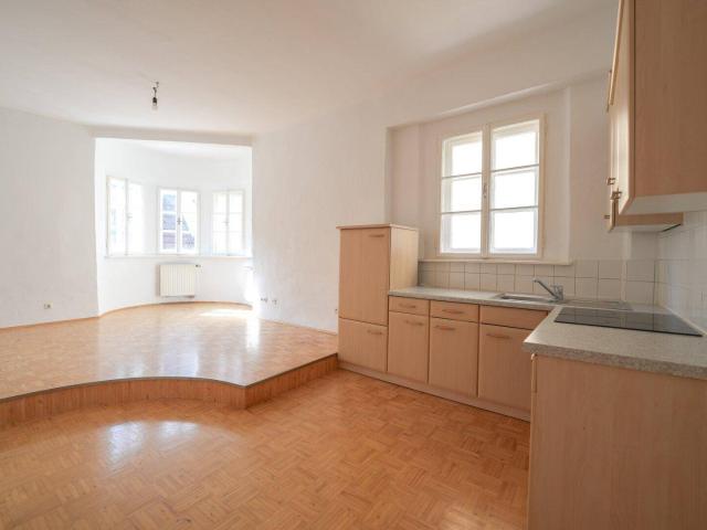 Altbau 2 Zimmer Wohnung in Wels, 48m², Einbauküche, ideal für Singles oder Paare!