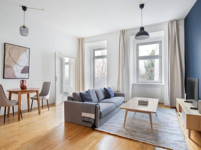 Altbau 2Zi im 9. Bezirk mit ruhiger Balkon, gute Öffentliche Anbindung in der Innen Stadt VIE344