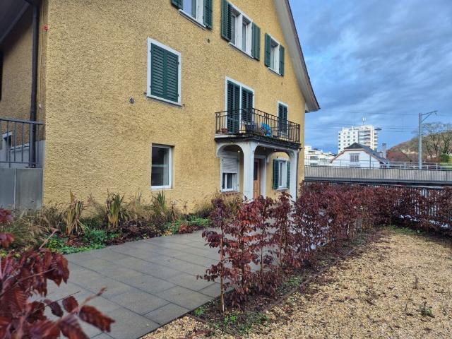 Altbau 4.5 Zimmer Wohnung mit Charme sucht neue Bewohner