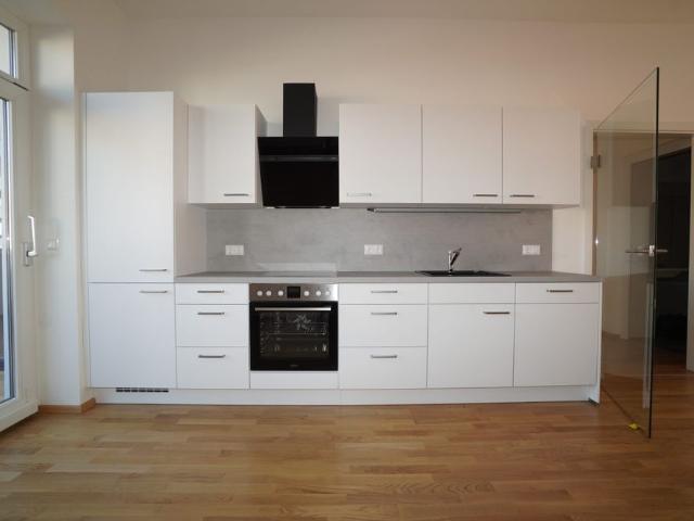 Altbau Charme trifft Wohnkomfort Jugendstilwohnung mit hohen Räumen und Westbalkon