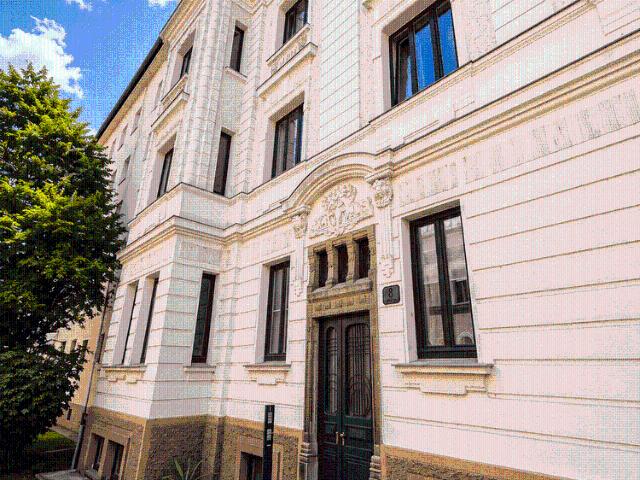 Altbau Charme trifft Wohnkomfort Jugendstilwohnung mit hohen Räumen und Westbalkon