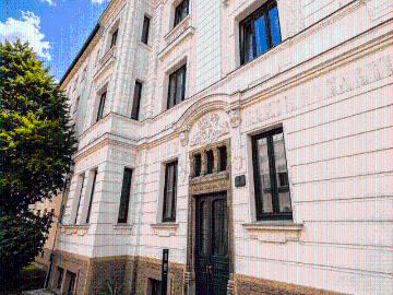 Altbau Charme trifft Wohnkomfort Jugendstilwohnung mit hohen Räumen und Westbalkon