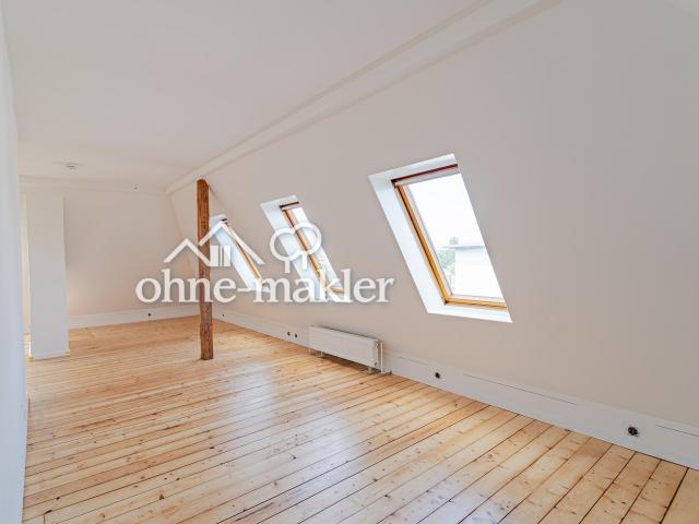 Altbau Charme trifft Atelier Flair: 110m² große 4‑Z DG mit neuer EBK und Gartennutzung