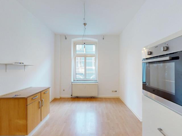 ALTBAU CHARME TRIFFT CITY LAGE: 1,5 ZIMMER WOHNUNG MIT EINBAUKÜCHE