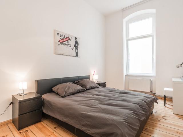 ALTBAU APARTMENT WITH LARGE LIVING ROOM, Berlin Amsterdam Apartments for Rent