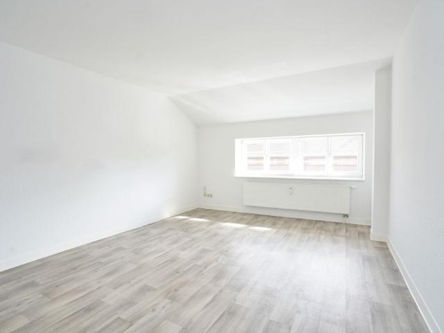 Altbau / Badewanne / Ausblick ins Grüne