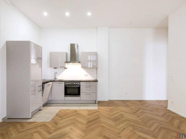 ALTBAU BALKONWOHNUNG in HOF RUHELAGE | MODERN SANIERT | Ca. 2 Min. zur U4 SCHÖNBRUNN | Ca. 15 Min. in den 1. Bezirk