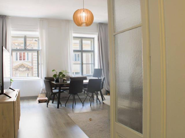 Altbau beim Rochusmarkt – 81 m² mit Wiener Herz