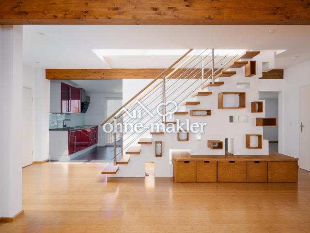 Altbau Dachgeschosswohnung mit privater Dachterrasse am Adolfplatz — 127m², provisionsfrei