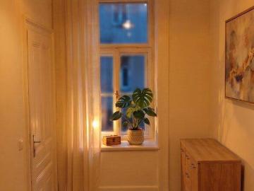 Hofruhelage: komplett generalsanierte Altbauwohnung – zum Top Preis!