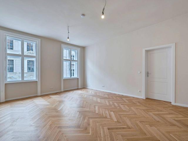 Altbau Erstbezug in bester Stadtlage Helle 2 Zimmer Wohnung im 3. Liftstock Nähe Mariahilfer Straße