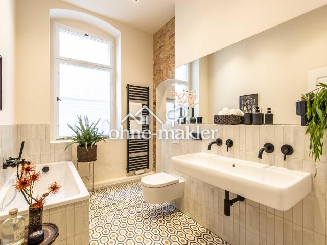 Altbau Erstbezug Torstraße – 2,5 Zimmer | 3,60 m Decken | Design Sanierung