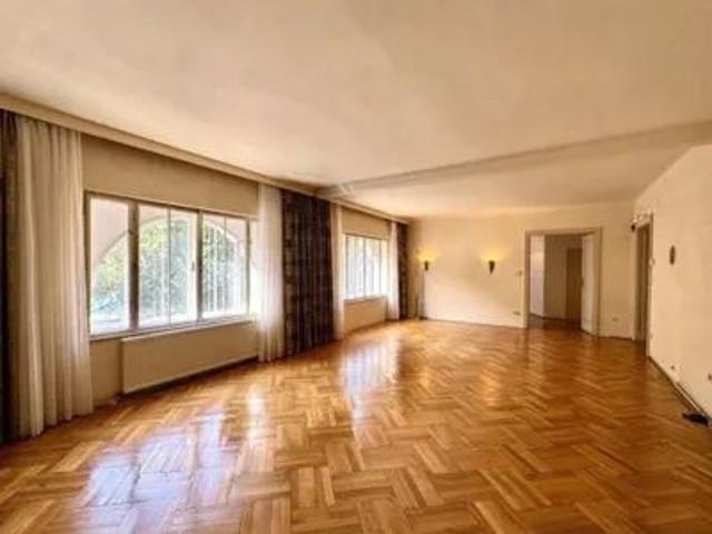 ALTBAU FLAIR! 3 Zimmer Wohnung am Kriemhildplatz zu vermieten