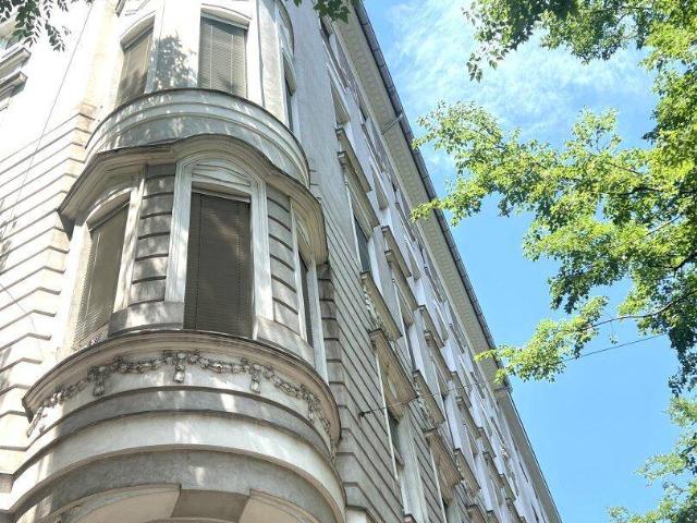 ALTBAU FLAIR 2,5 ZIMMER WOHNUNG MITTEN IN DER JOSEFSTADT