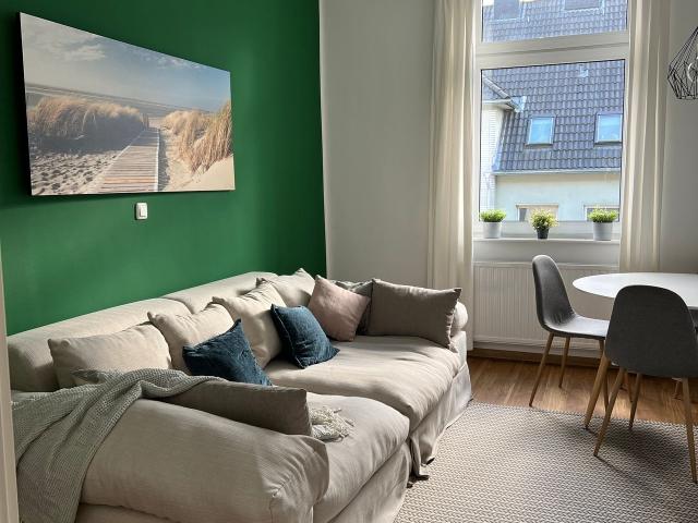 Altbau in Rüttenscheid, komplett möbliert, frisch renoviert, mit Balkon, Essen Amsterdam Apartments for Rent