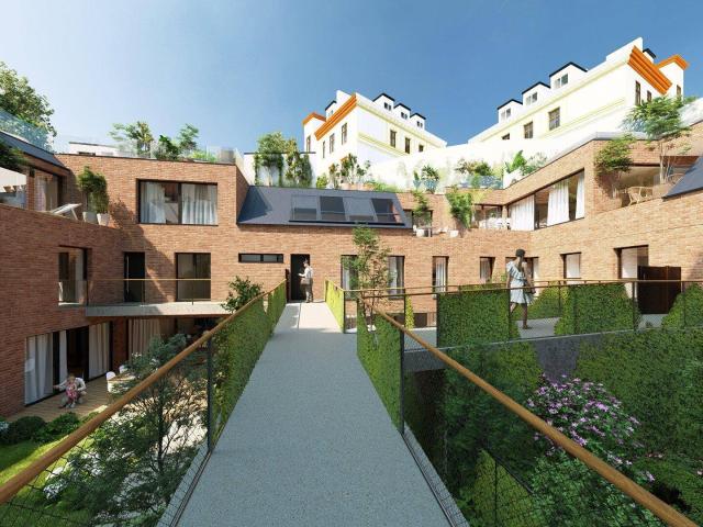 Altbau Juwel: Erstbezug nach Luxus Sanierung mit traumhaften Freiflächen