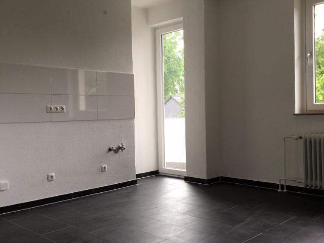Altbau Liebhaber aufgepasst! 2 Zimmerwohnung + Wohnküche + Mansarde!