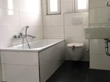 Altbau Liebhaber aufgepasst! 2 Zimmerwohnung + Wohnküche + Mansarde!