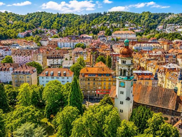 Altbau mit Charakter und Renovierungsbedarf – 5 Zimmer mit Balkon im Lehenviertel