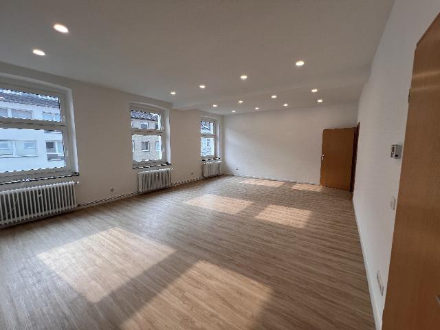 Altbau mit Charme: Komplett modernisiert, bezugsfertig ideal für 2 Personen und homeoffice