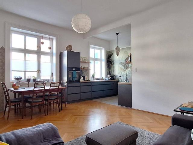 Altbau mit Lift! Moderne Single&Pärchen Wohnung !