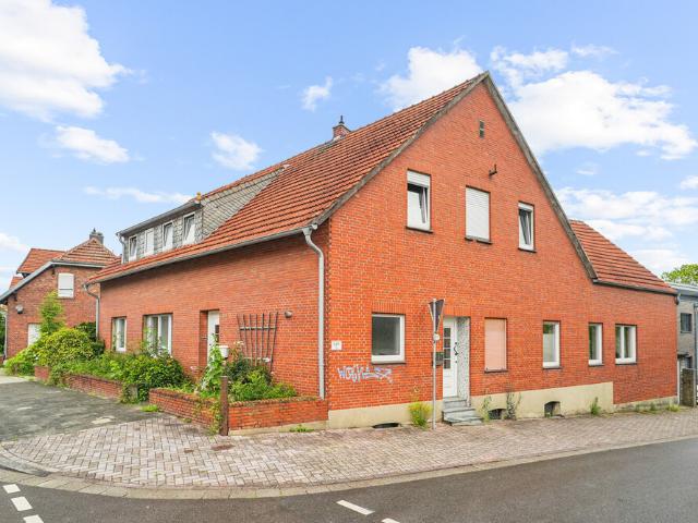 Altbau mit Potenzial – Sanierungsbedürftiges Zweifamilienhaus mit zwei separaten Wohneinheiten WEG