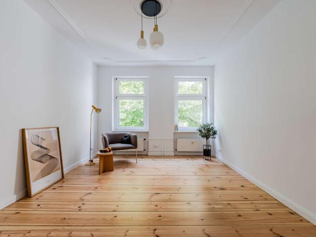 Altbau mit Stuckdecken & Dielen – provisionsfrei