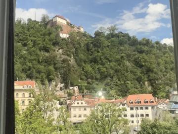 Wohnen mit Schloßbergblick + Lift + Balkon + Gartennutzung ein Wohntraum
