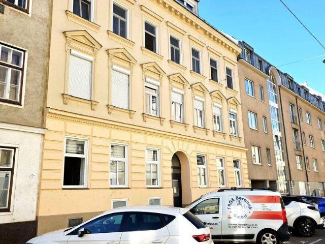 Altbau mit Upgrade! Erstbezug nach Sanierung in ruhiger Seitengasse! Clever geschnitten + Gut angebunden + Schönes Altbauhaus! Worauf warten Sie noch?