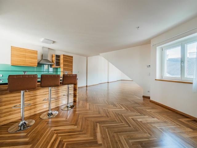 Altbau Mietwohnung 1060 Wien, Nähe Naschmarkt