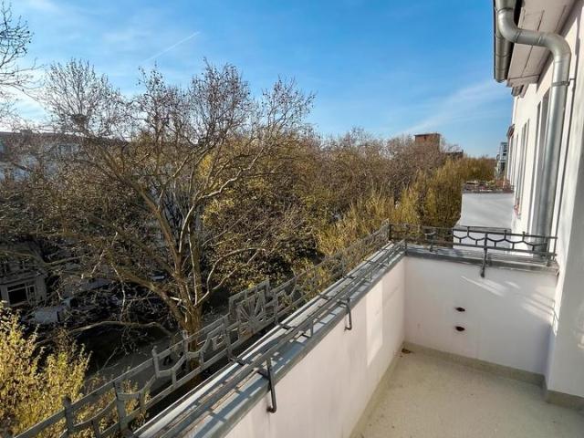Altbau Schillerkiez 45qm saniert,71qm unsaniert,Balkonmaklerfrei