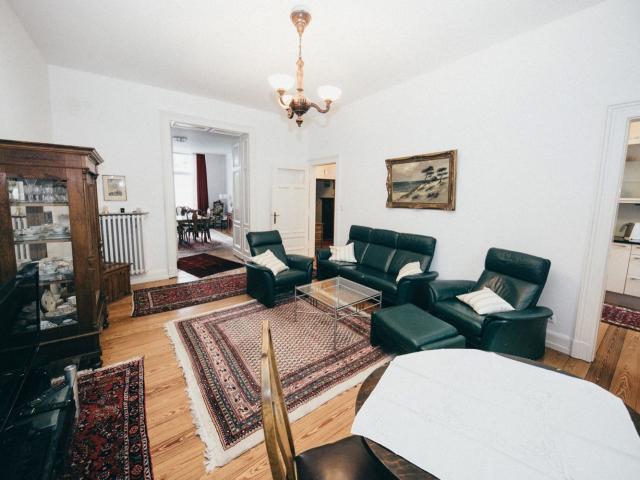 Altbau Wohnung mit Balkon, Toplage in Bonn, Rheinnähe – zeitwohnen.de