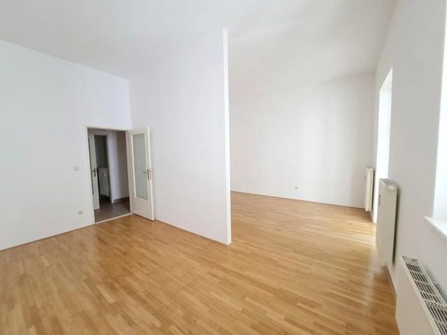 Altbau Wohnung mit sonnigem Innenhofbalkon | Sackstraße 14 Top 13