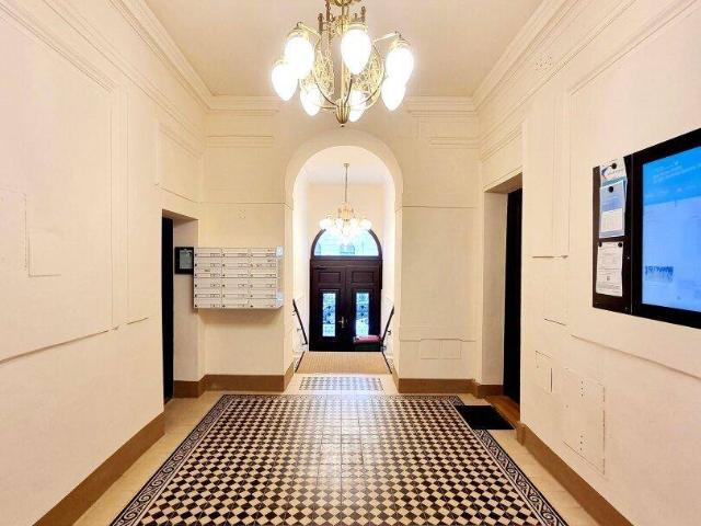 Altbau wie man ihn liebt! Währing von seiner besten Seite! Traumhaft saniertes Altbauhaus + Ruhige Seitengasse + Super beliebtes Grätzl! Viel Grün + Viel Charme! Jetzt zugreifen!