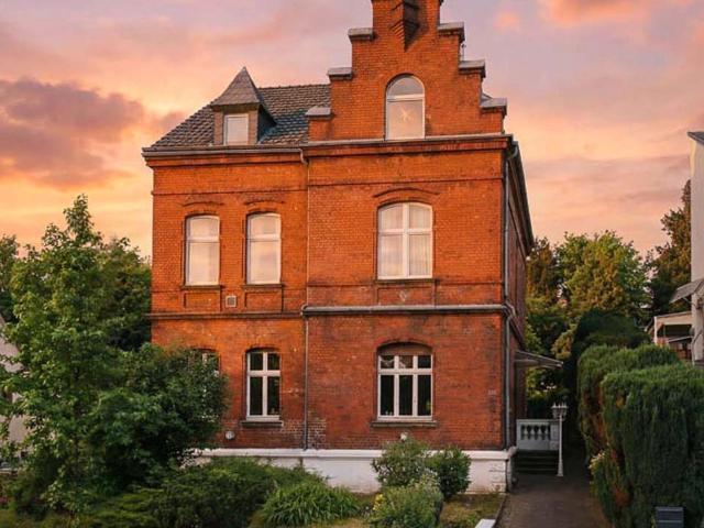 Altbau Traum, 2,5 Zi mit Garten, lichtdurchflutet und ruhig
