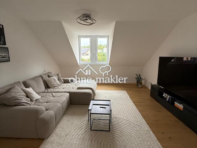 Altbau trifft Moderne Lichtdurchflutete, klimatisierte Dachgeschosswohnung in kernsaniertem Altbau