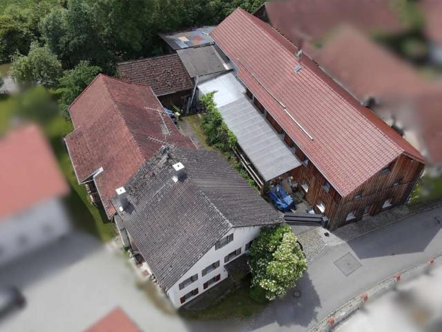 Altbau trifft Vision Zwei Altbauhäuser im Ortskern mit direktem Vilszugang