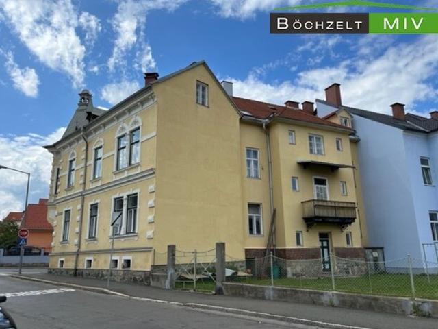 Altbau Villa mit Prunkvoller Fassade in Knittelfeld zur Sanierung mit Garten und Parkplatzmöglichkeiten