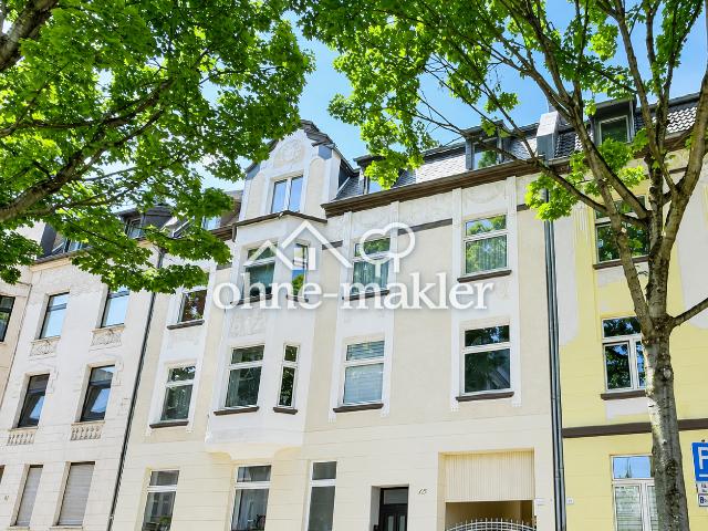 Altbau zum Verlieben – helle 2 Zimmer Wohnung mit Balkon und Garage in bester Innenstadtlage