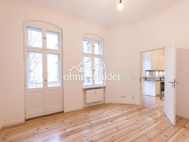 Altbaucharm auf Neubauniveau 3 Zimmer mit Balkon, neue EBK, kernsaniert, top Lage