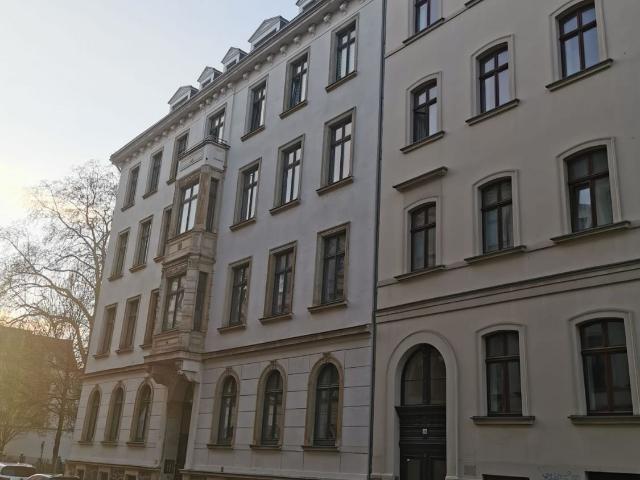 Altbaucharme, Balkon und Einbauküche! Tolle Single Wohnung im Herzen von Leipzig!