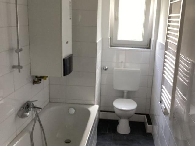 Altbaucharme! Geräumige 3,5 Zimmerwohnung
