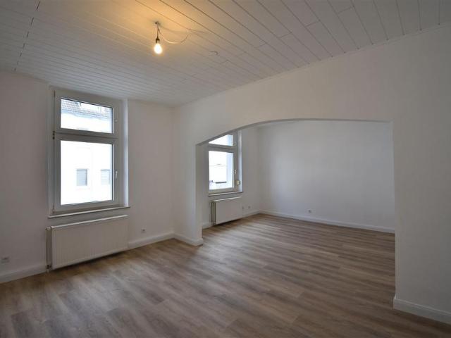 Altbaucharme in Essen! Renovierte 3 Zimmer Whg zu vermieten