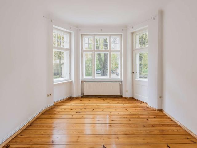 Altbaucharme in Friedenau: Stilvolle 2 Zimmer Wohnung mit Balkon und Wohlfühlatmosphäre