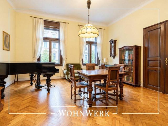 Altbaucharme mit Balkon | 4 Zimmer Wohnung mit Fischgrätparkett und Innenhofblick in Graz Geidorf