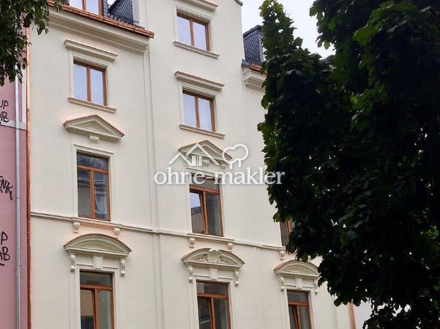 Altbaucharme trifft Moderne – stilvolle 2 Zimmer Wohnung mit Balkon auf der Berger Straße