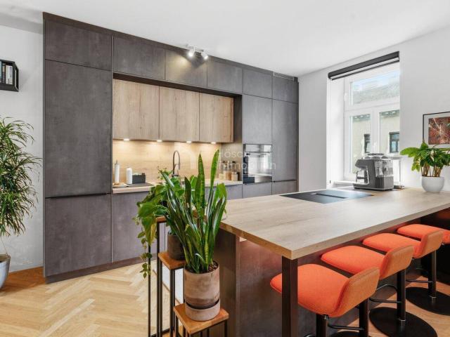 Altbaucharme trifft Designküche: Neuwertige 3 Zimmer Wohnung in Ottakring